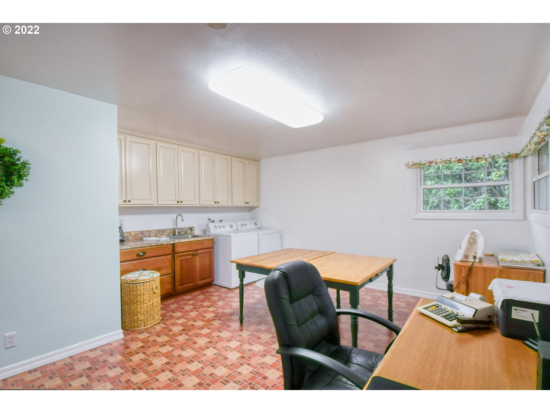 4239 Southwest Broadlane Avenue Pendleton, OR 97801 - Photo 12 of 32 Gallery Image 12