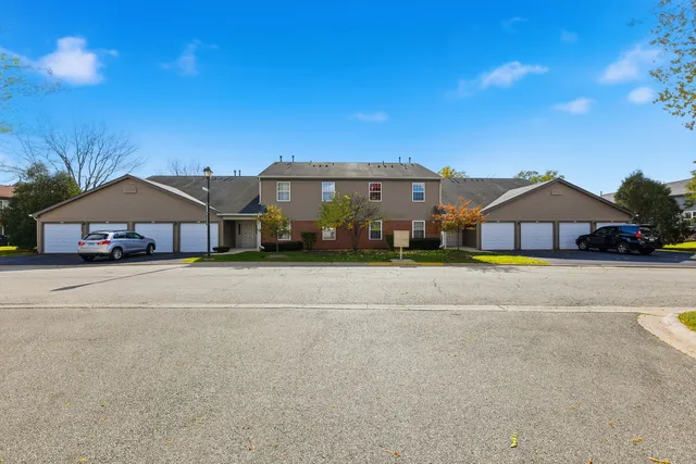 $258,900 | 767 East Whispering Oaks Drive, Unit 767, Palatine, IL 60074