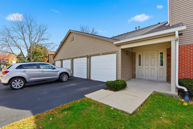 $258,900 | 767 East Whispering Oaks Drive, Unit 767, Palatine, IL 60074