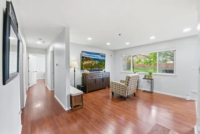 $258,900 | 767 East Whispering Oaks Drive, Unit 767, Palatine, IL 60074