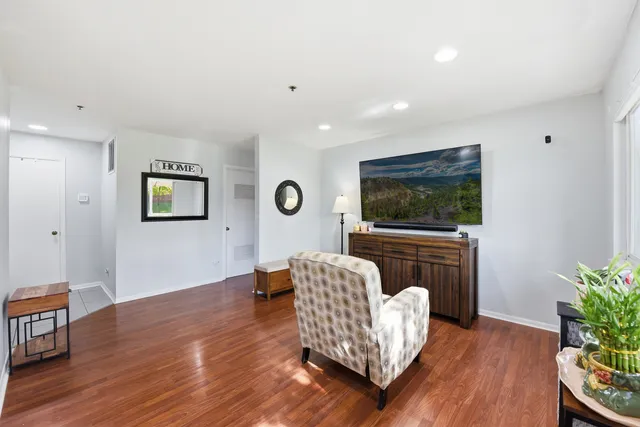 $258,900 | 767 East Whispering Oaks Drive, Unit 767, Palatine, IL 60074