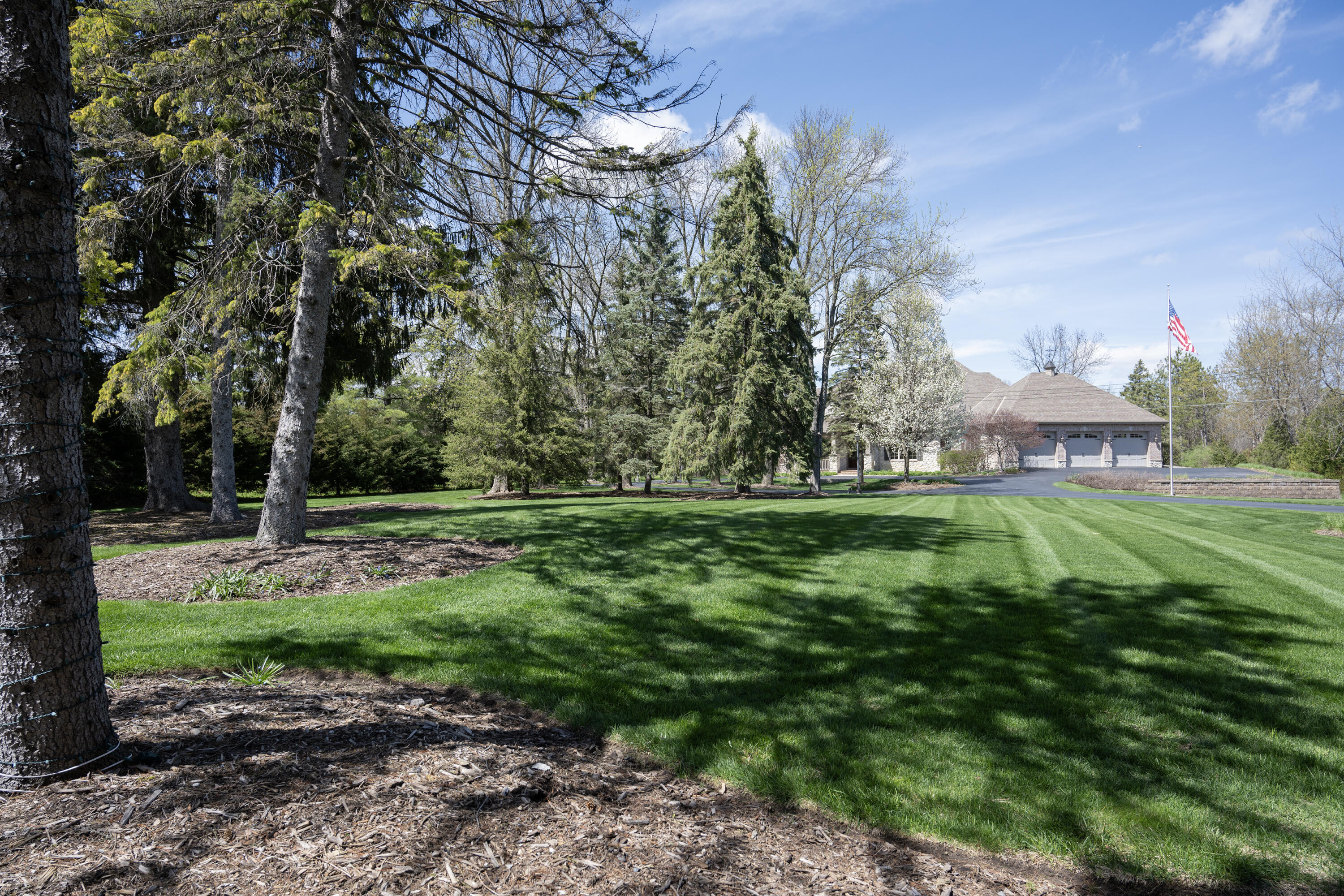 1512 West County Line Road Mequon, WI 53092 - Photo 69 of 74 Yard_4