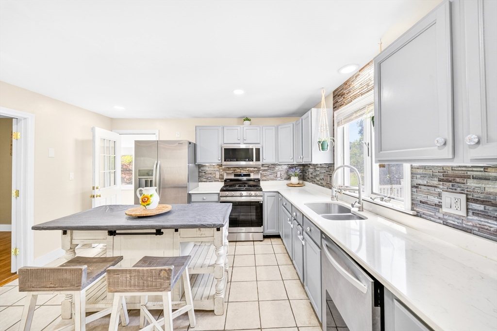 84 Fowler Road Lowell, MA 01854 - Photo 8 of 42