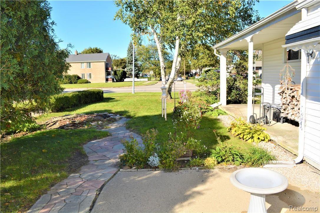 27783 Cherry Hill Road Inkster, MI 48141 - Photo 22 of 42 Walkway View.jpg