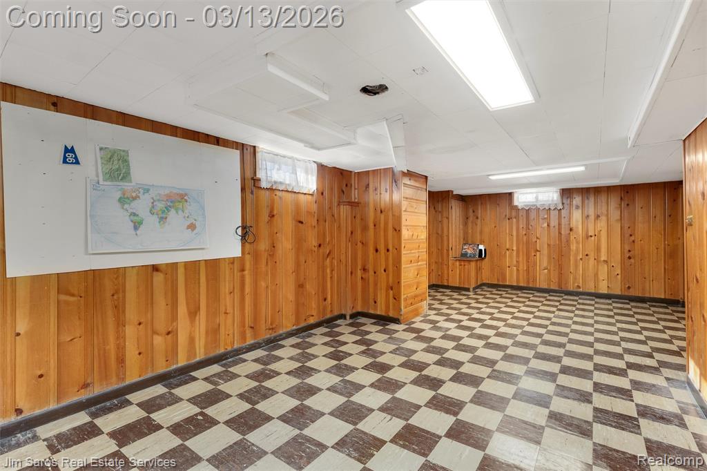 2204 Roslyn Road Grosse Pointe Woods, MI 48236 - Photo 18 of 34