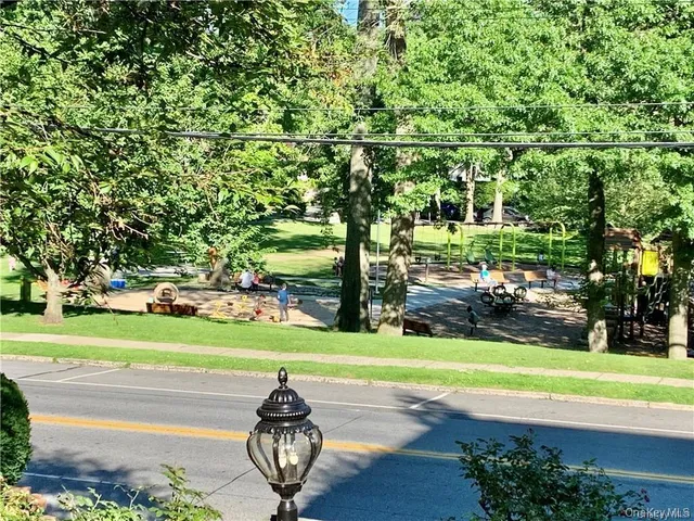 $2,550 | 1833 Palmer Avenue, Unit 3E, Larchmont, NY 10538