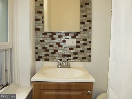 $1,400 | 356 East Walnut Lane, Unit 2, Philadelphia, PA 19144