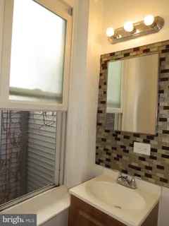 $1,400 | 356 East Walnut Lane, Unit 2, Philadelphia, PA 19144