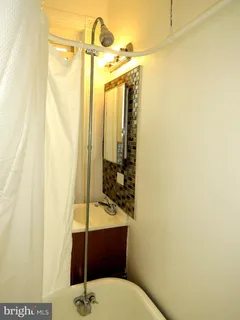 $1,400 | 356 East Walnut Lane, Unit 2, Philadelphia, PA 19144