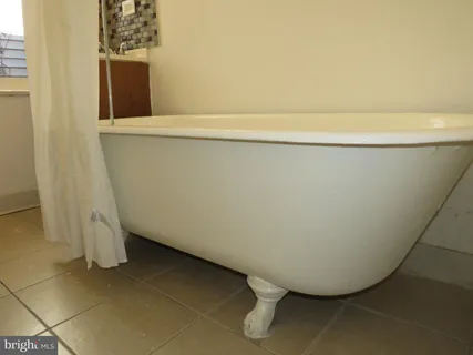 $1,400 | 356 East Walnut Lane, Unit 2, Philadelphia, PA 19144