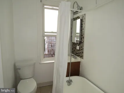 $1,400 | 356 East Walnut Lane, Unit 2, Philadelphia, PA 19144
