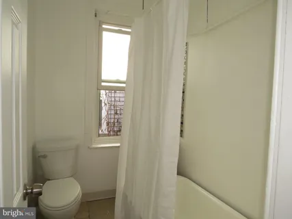 $1,400 | 356 East Walnut Lane, Unit 2, Philadelphia, PA 19144