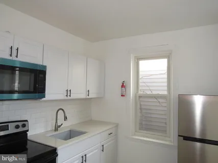 $1,400 | 356 East Walnut Lane, Unit 2, Philadelphia, PA 19144