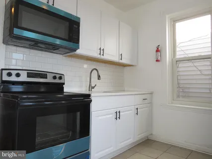 $1,400 | 356 East Walnut Lane, Unit 2, Philadelphia, PA 19144