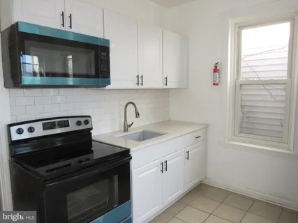 $1,400 | 356 East Walnut Lane, Unit 2, Philadelphia, PA 19144