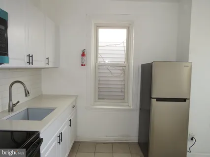 $1,400 | 356 East Walnut Lane, Unit 2, Philadelphia, PA 19144