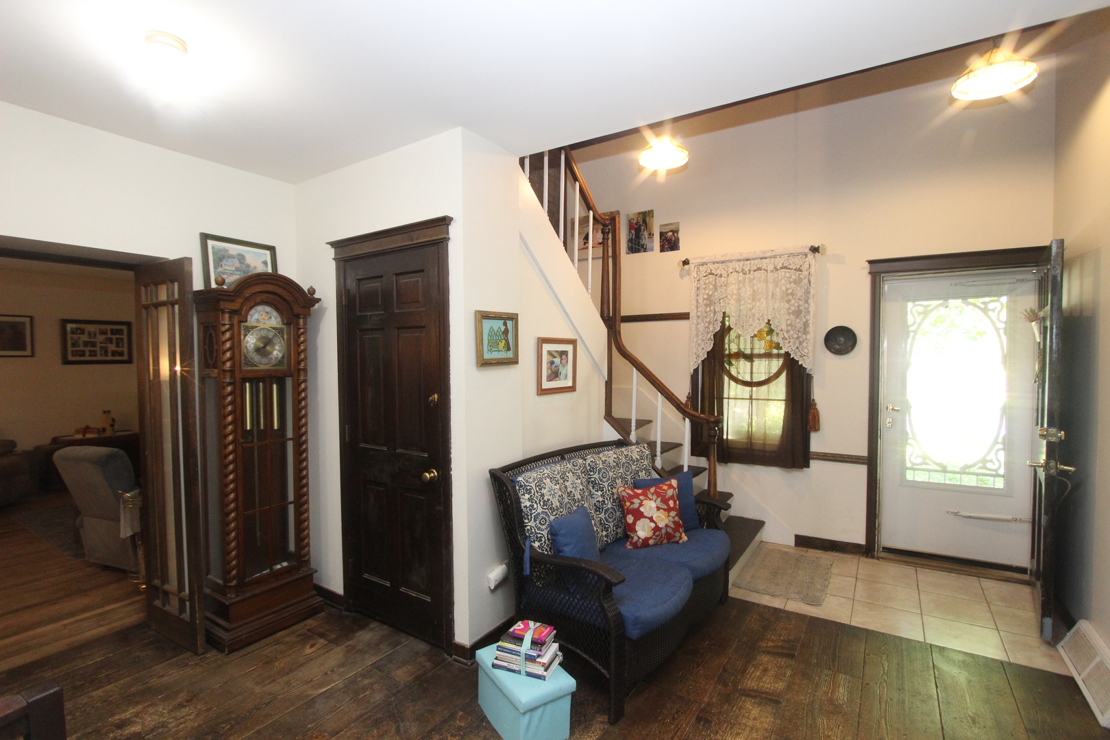 517 Dean Street Woodstock, IL 60098 - Photo 4 of 21 a living room with furniture and a window