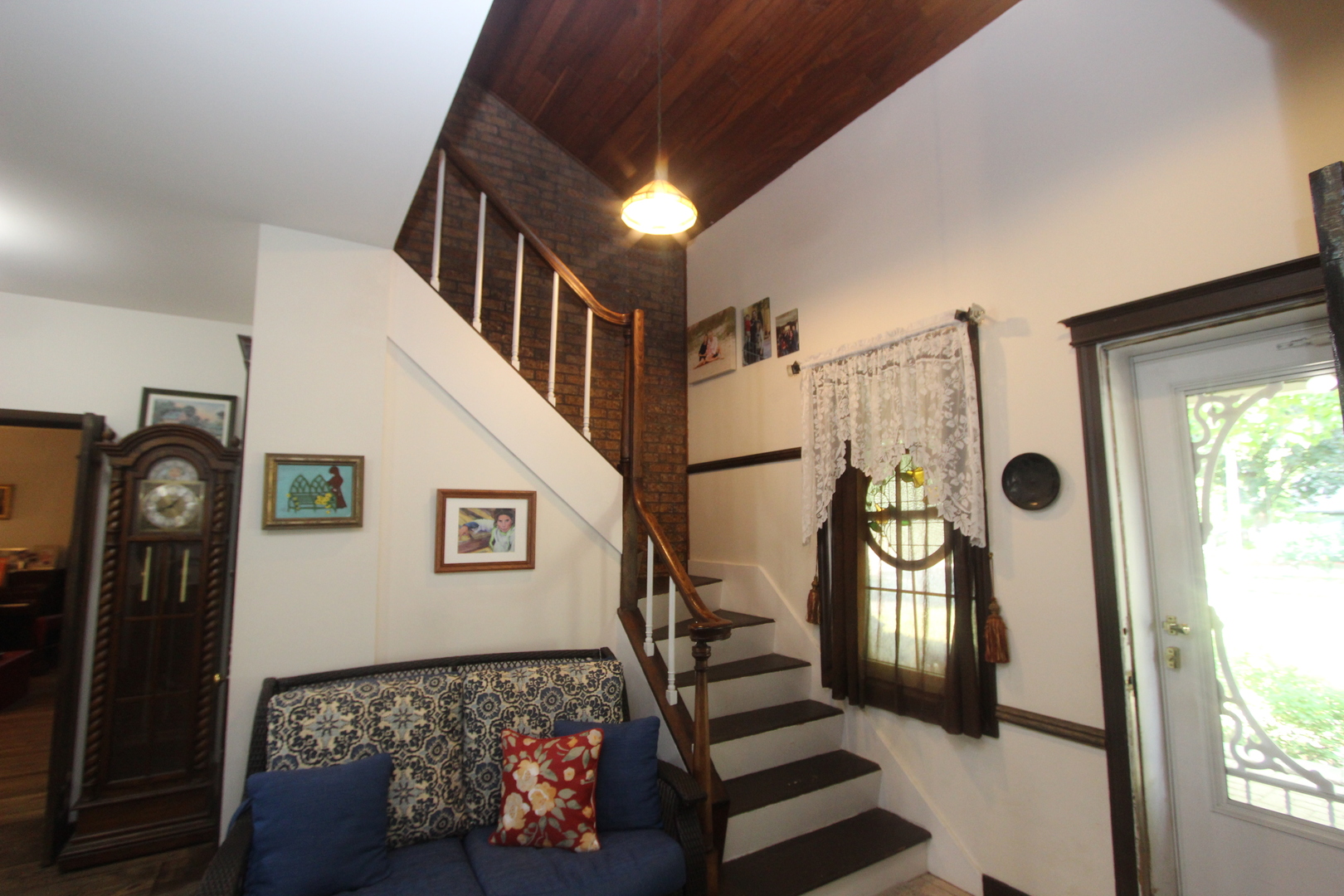 517 Dean Street Woodstock, IL 60098 - Photo 5 of 21 a view of entryway
