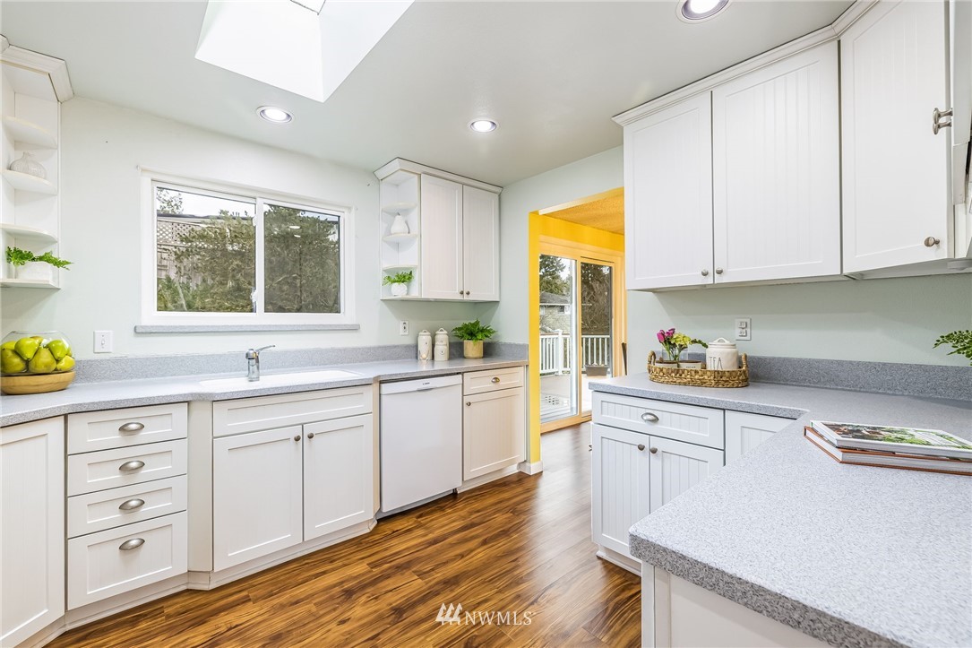 7925 186th Street Southwest Edmonds, WA 98026 - Photo 13 of 40 Gallery Image 13