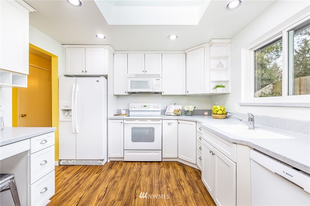 7925 186th Street Southwest Edmonds, WA 98026 - Photo 14 of 40 Gallery Image 14