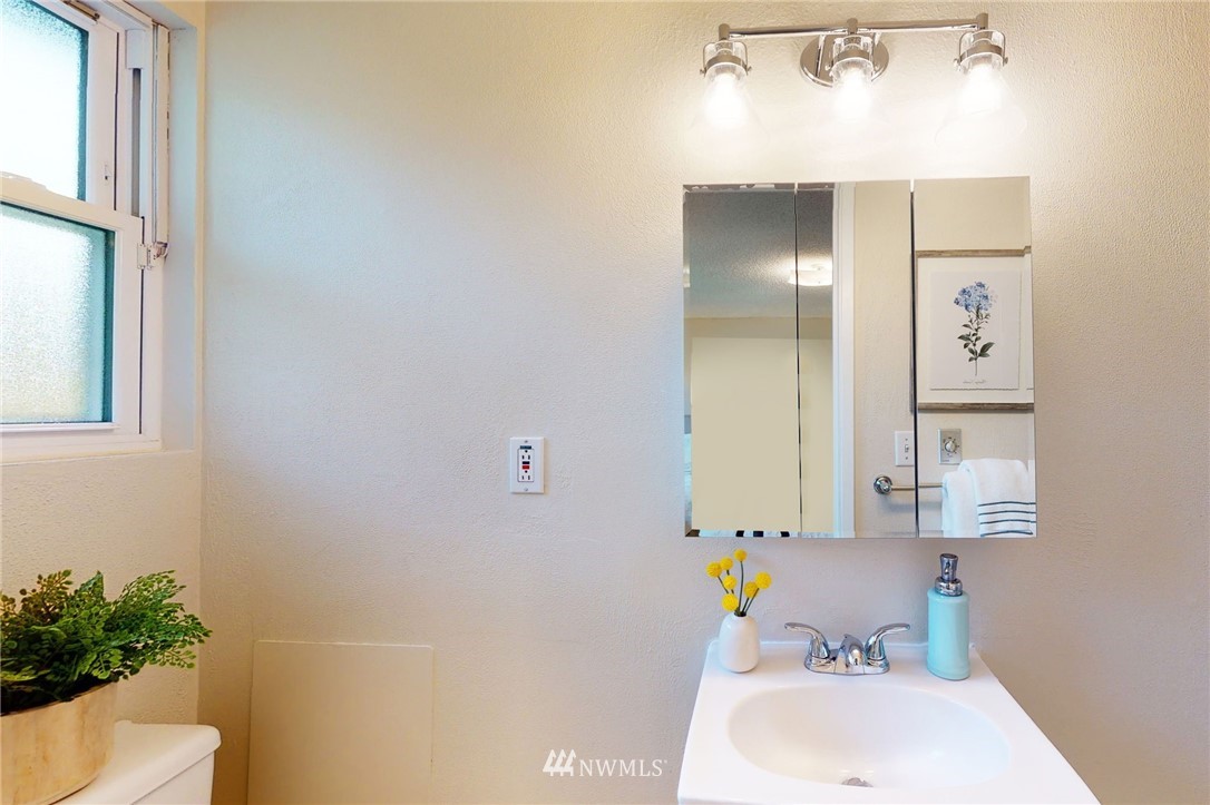7925 186th Street Southwest Edmonds, WA 98026 - Photo 21 of 40 Gallery Image 21