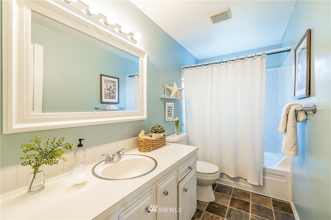 7925 186th Street Southwest Edmonds, WA 98026 - Photo 24 of 40 Gallery Image 24