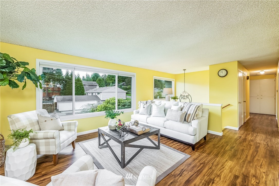 7925 186th Street Southwest Edmonds, WA 98026 - Photo 4 of 40 Gallery Image 4