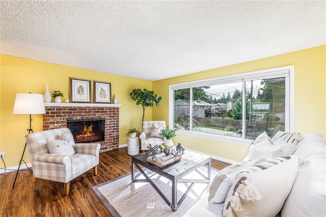 7925 186th Street Southwest Edmonds, WA 98026 - Photo 5 of 40 Gallery Image 5