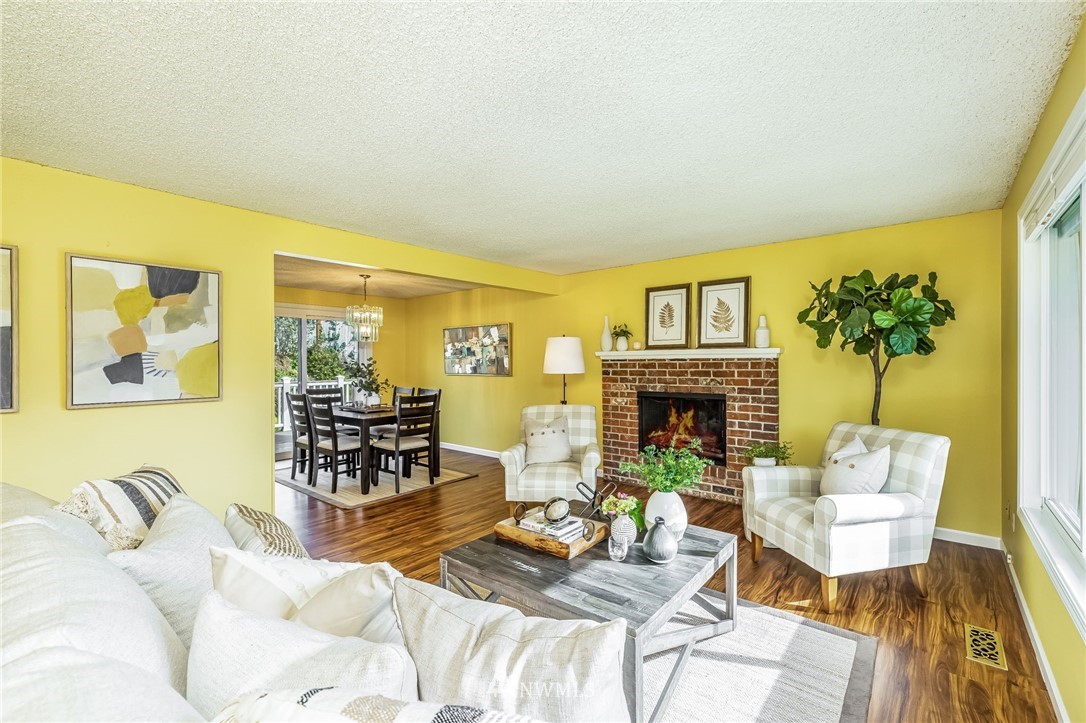 7925 186th Street Southwest Edmonds, WA 98026 - Photo 6 of 40 Gallery Image 6