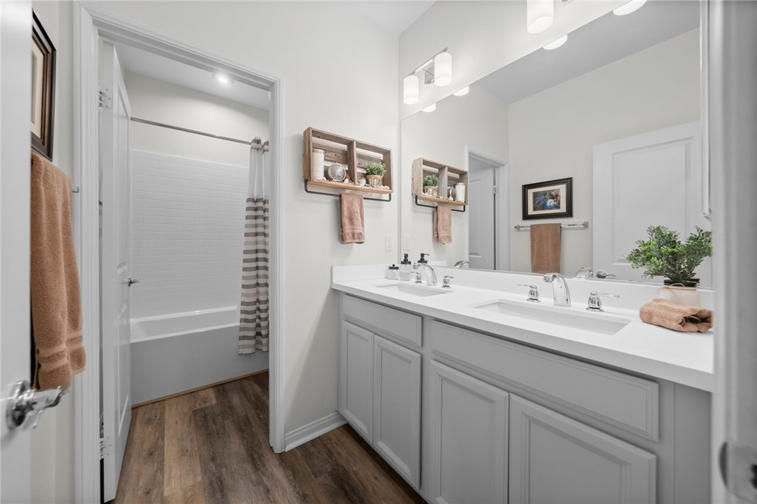 30154 Old Mill Road Menifee, CA 92584 - Photo 35 of 74 Upstairs secondary full bathroom