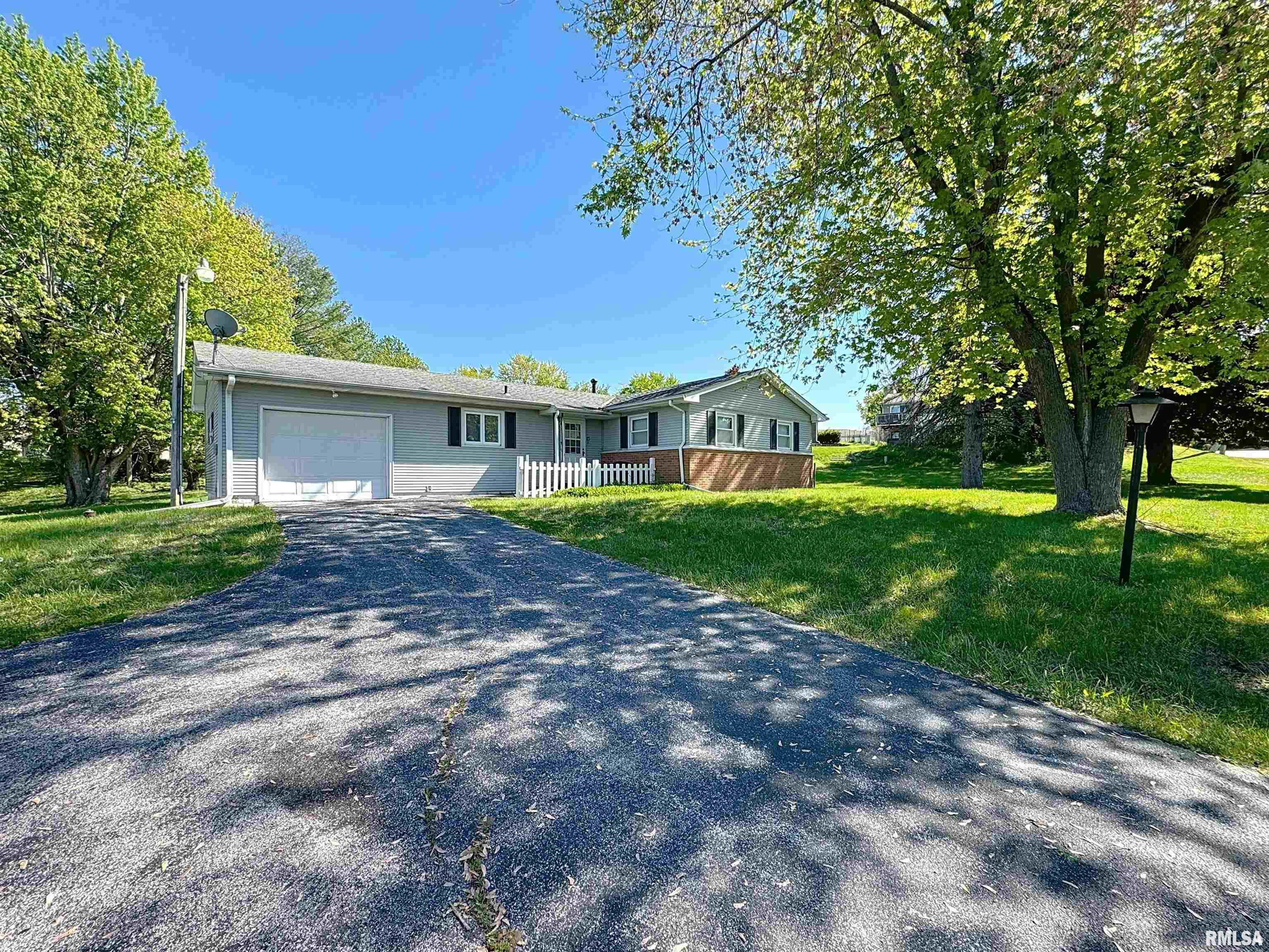 8405 Ridgewood Road Rock Island, IL 61201 - Photo 1 of 26 Gallery Image 1