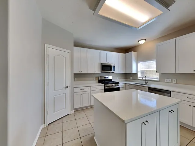 $1,915 | 28919 Hidden Lake Court, Magnolia, TX 77354