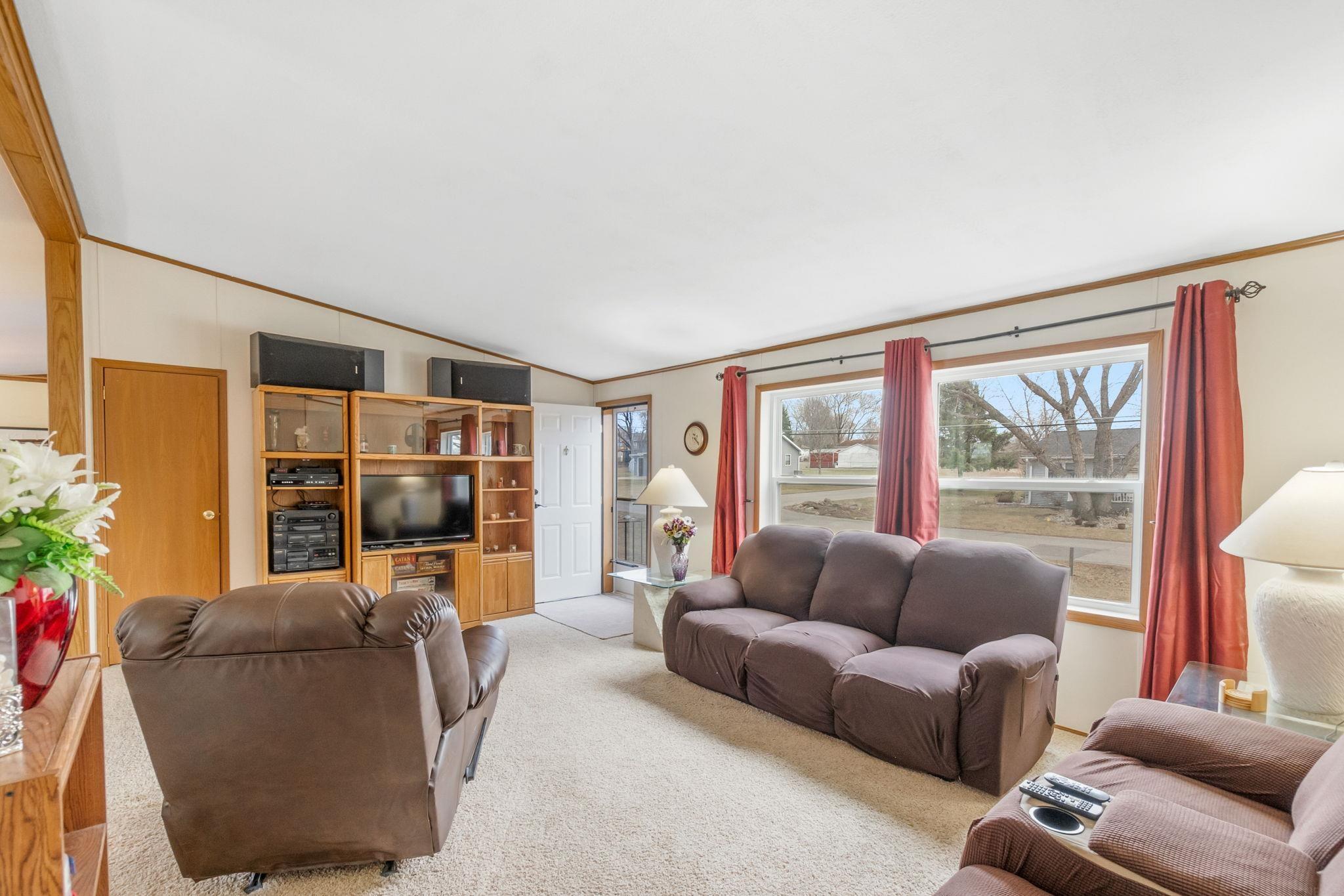 1239 Fulton Street Waterloo, IA 50707 - Photo 6 of 33 Gallery Image 6