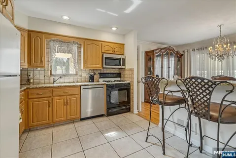 $849,000 | 40 Catherine Court, Cedar Grove, NJ 07009