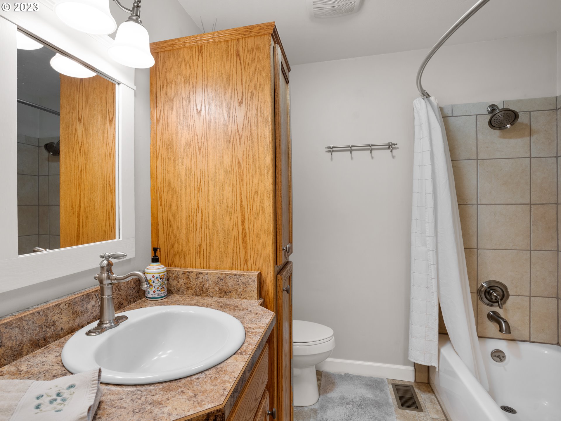 18530 Northwest Collins Road North Plains, OR 97133 - Photo 17 of 48 Bathroom