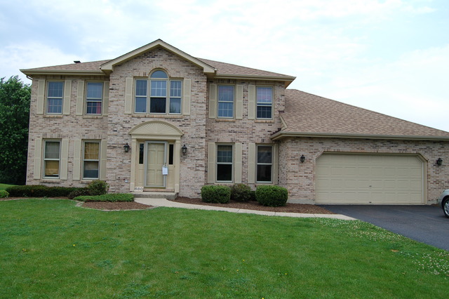 680 Red Maple Lane Roselle, IL 60172 - Photo 1 of 18