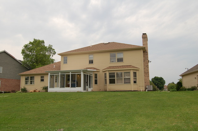 680 Red Maple Lane Roselle, IL 60172 - Photo 2 of 18
