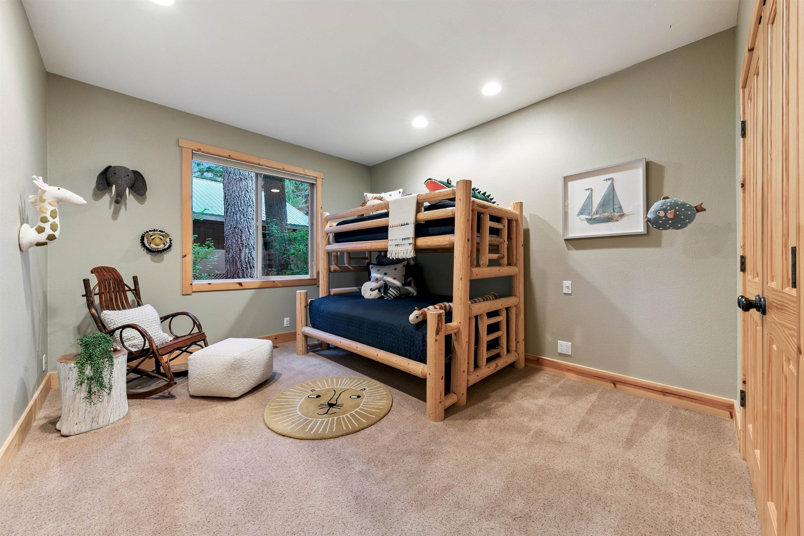 11781 Chamonix Road Truckee, CA 96161 - Photo 17 of 28 Gallery Image 17