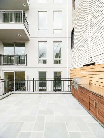 $2,250,000 | 636 Lorimer Street, Unit 1 | Williamsburg