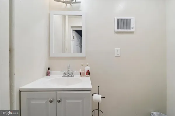 $237,500 | 33 East Broadway Avenue, Clifton Heights, PA 19018