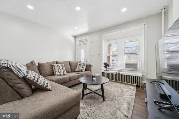 $237,500 | 33 East Broadway Avenue, Clifton Heights, PA 19018