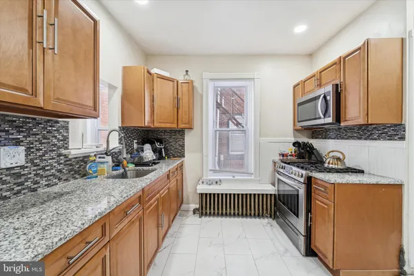 $237,500 | 33 East Broadway Avenue, Clifton Heights, PA 19018