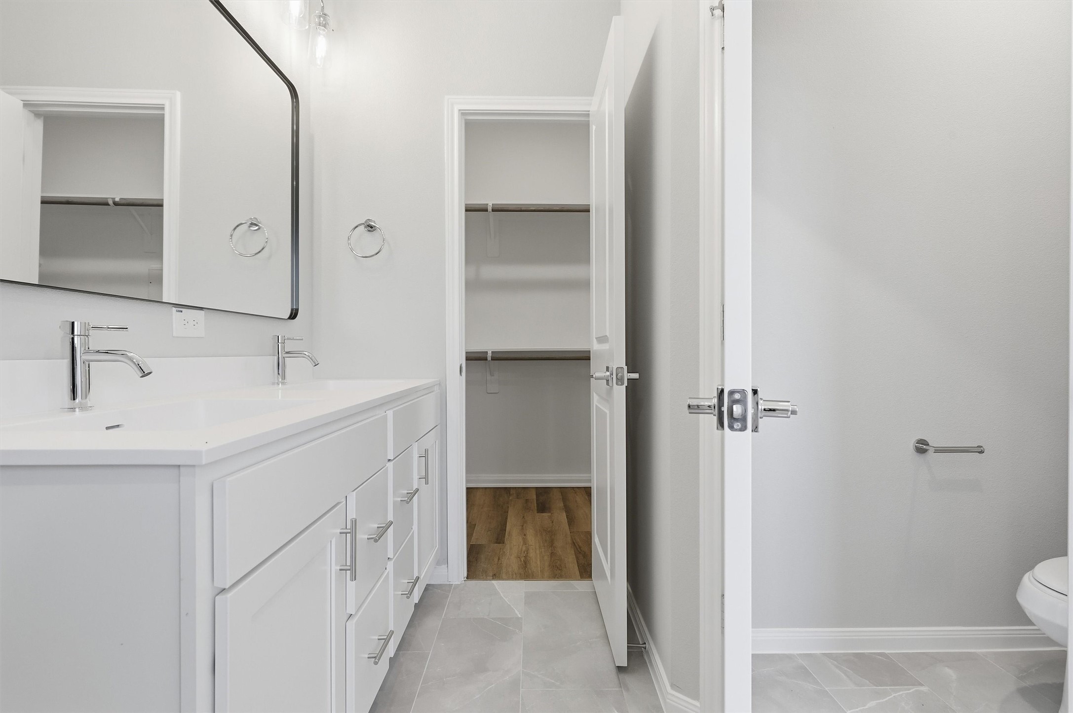 209 Clark Meadows Lane Houston, TX 77076 - Photo 17 of 50 a bathroom with a sink and a mirror