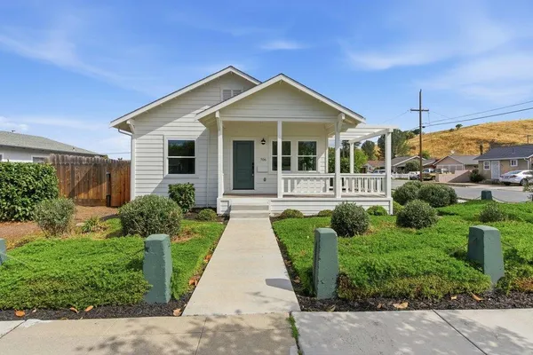 $695,000 | 706 Central Avenue, Hollister, CA 95023