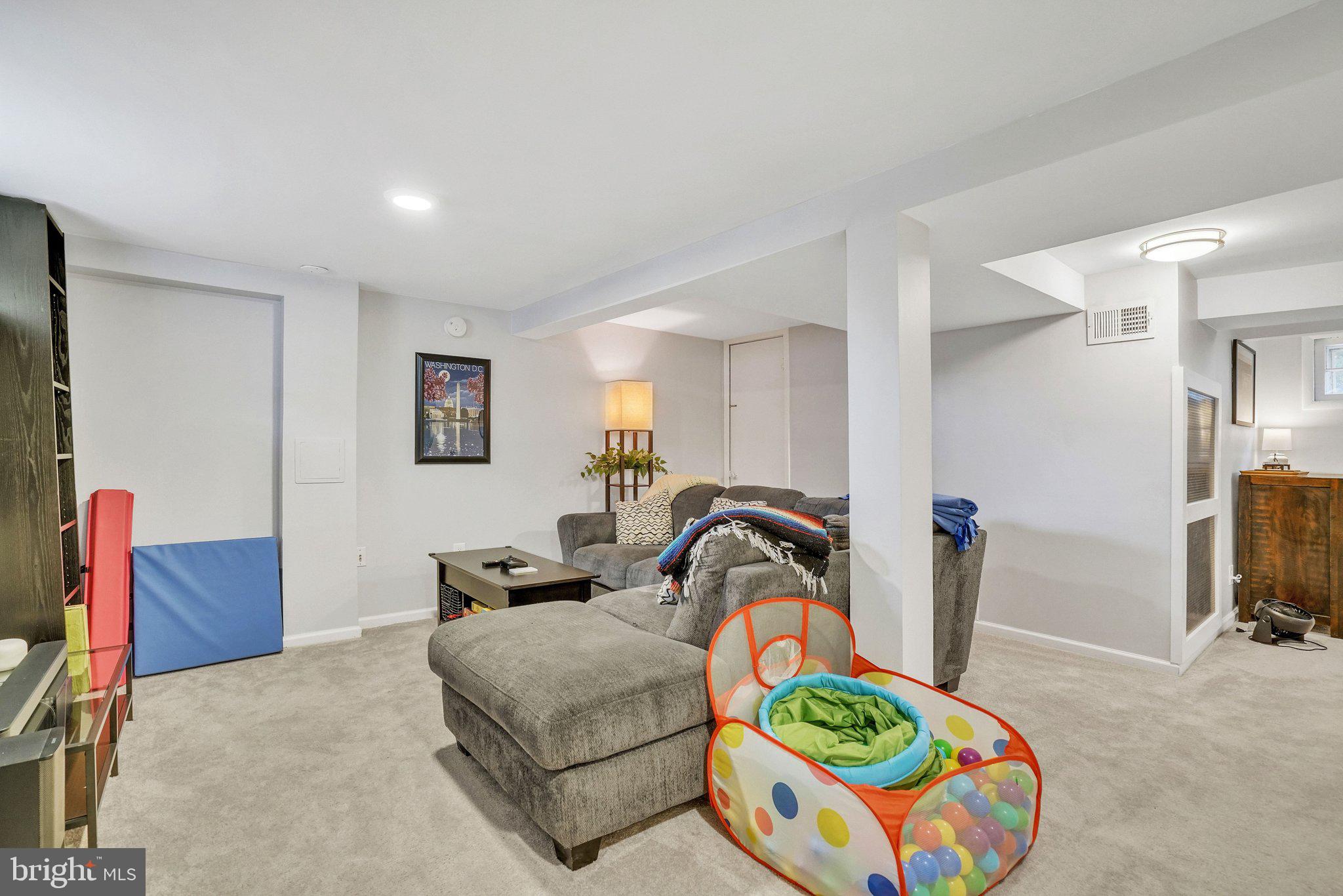 1901 Scroggins Road Alexandria, VA 22302 - Photo 27 of 38