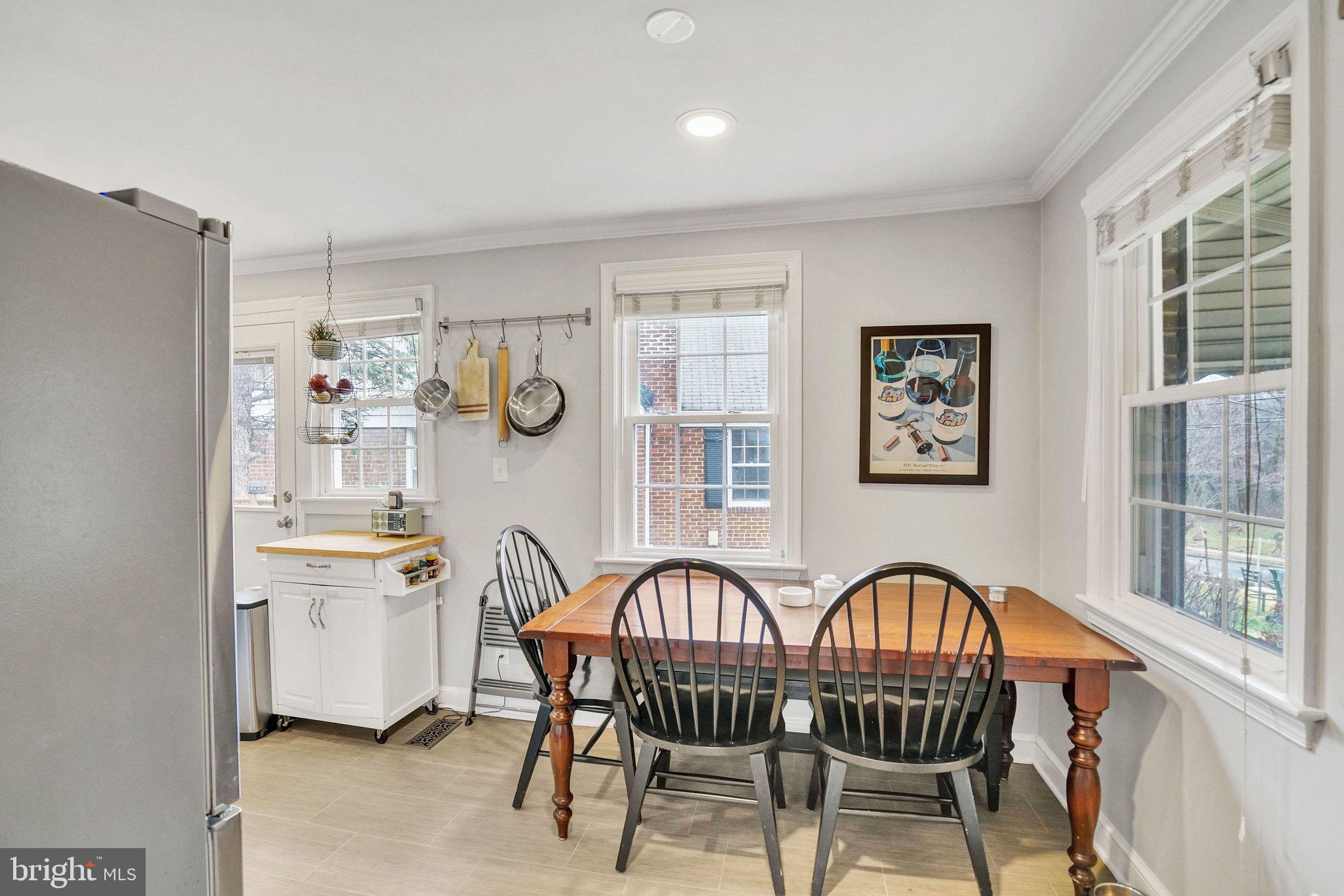 1901 Scroggins Road Alexandria, VA 22302 - Photo 6 of 38 Bright and inviting kitchen nook.