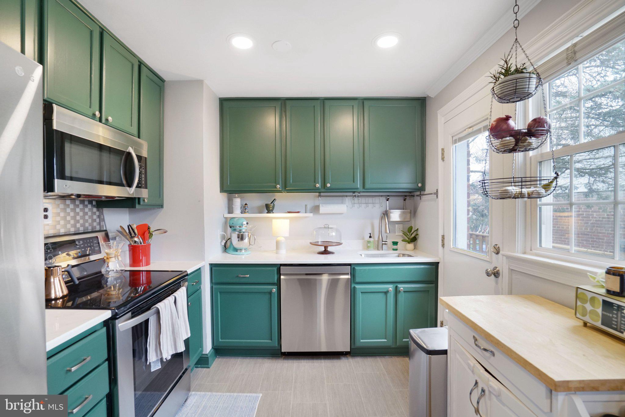 1901 Scroggins Road Alexandria, VA 22302 - Photo 9 of 38 Charming and fully remodeled kitchen.