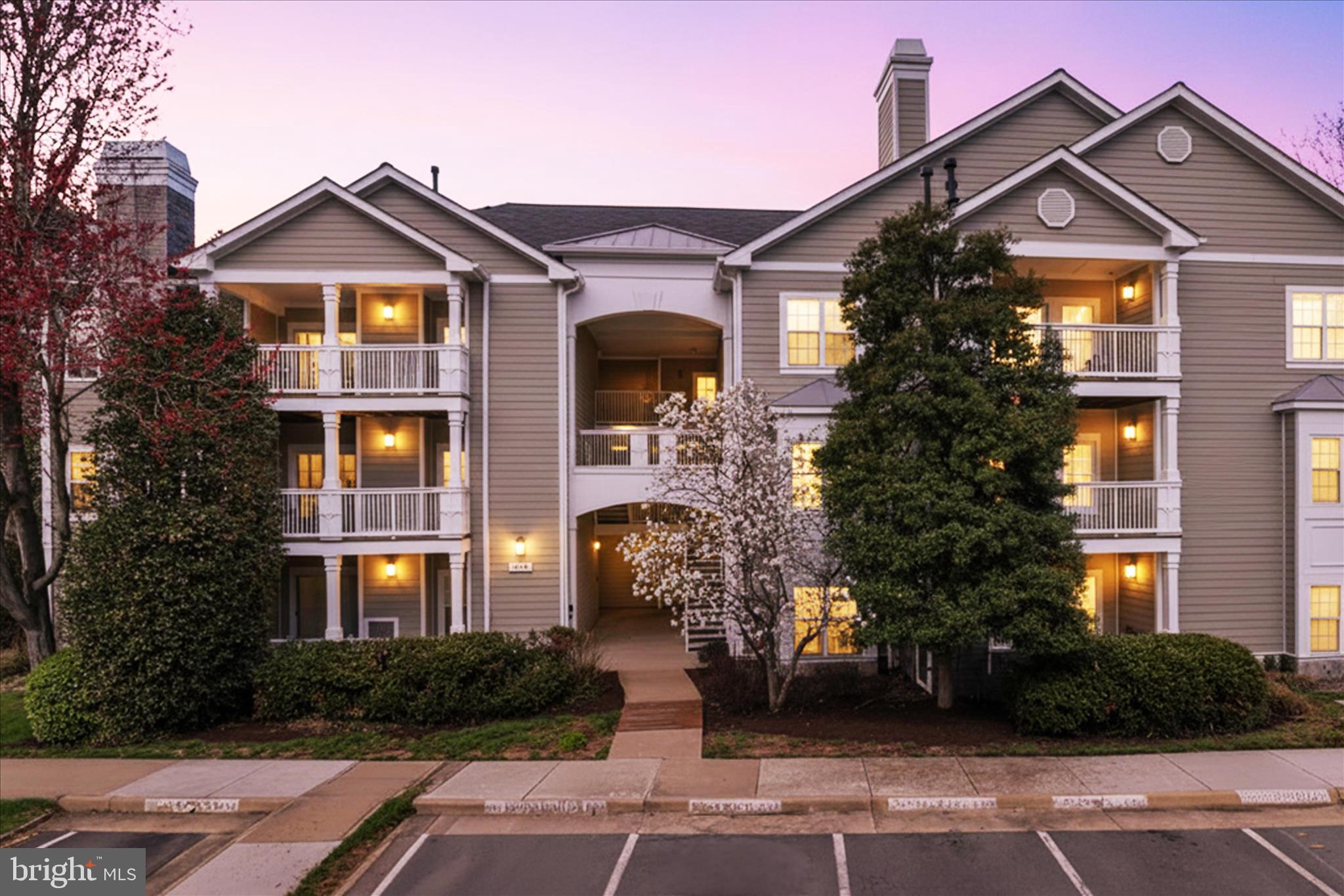 Welcome to 1704 Lake Shore Crest unit #16