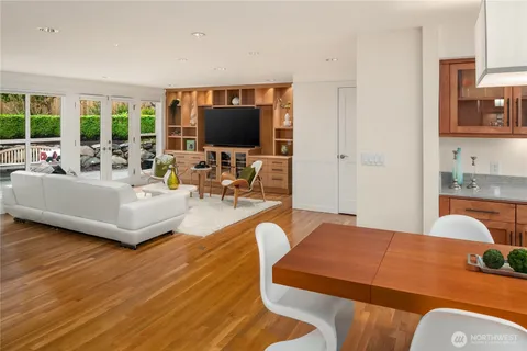 $2,399,000 | 10617 Southeast 18th Street, Bellevue, WA 98004