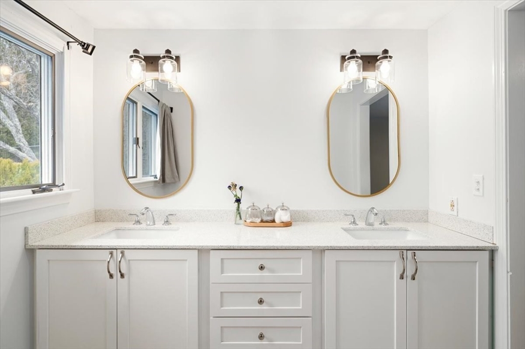 2 Stagecoach Road Medfield, MA 02052 - Photo 22 of 35